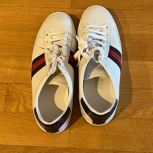 🔥size 39.5 womens Gucci tennis shoes🔥 used